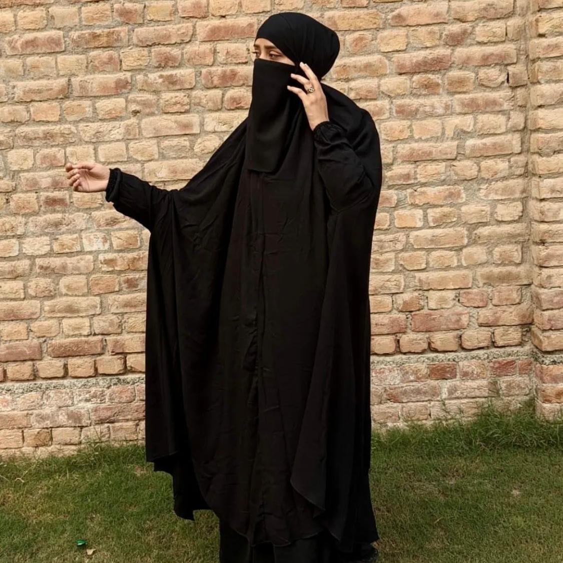 NAMAZ CHADAR WITH SLEEVES (BLACK) - Amirah.pk