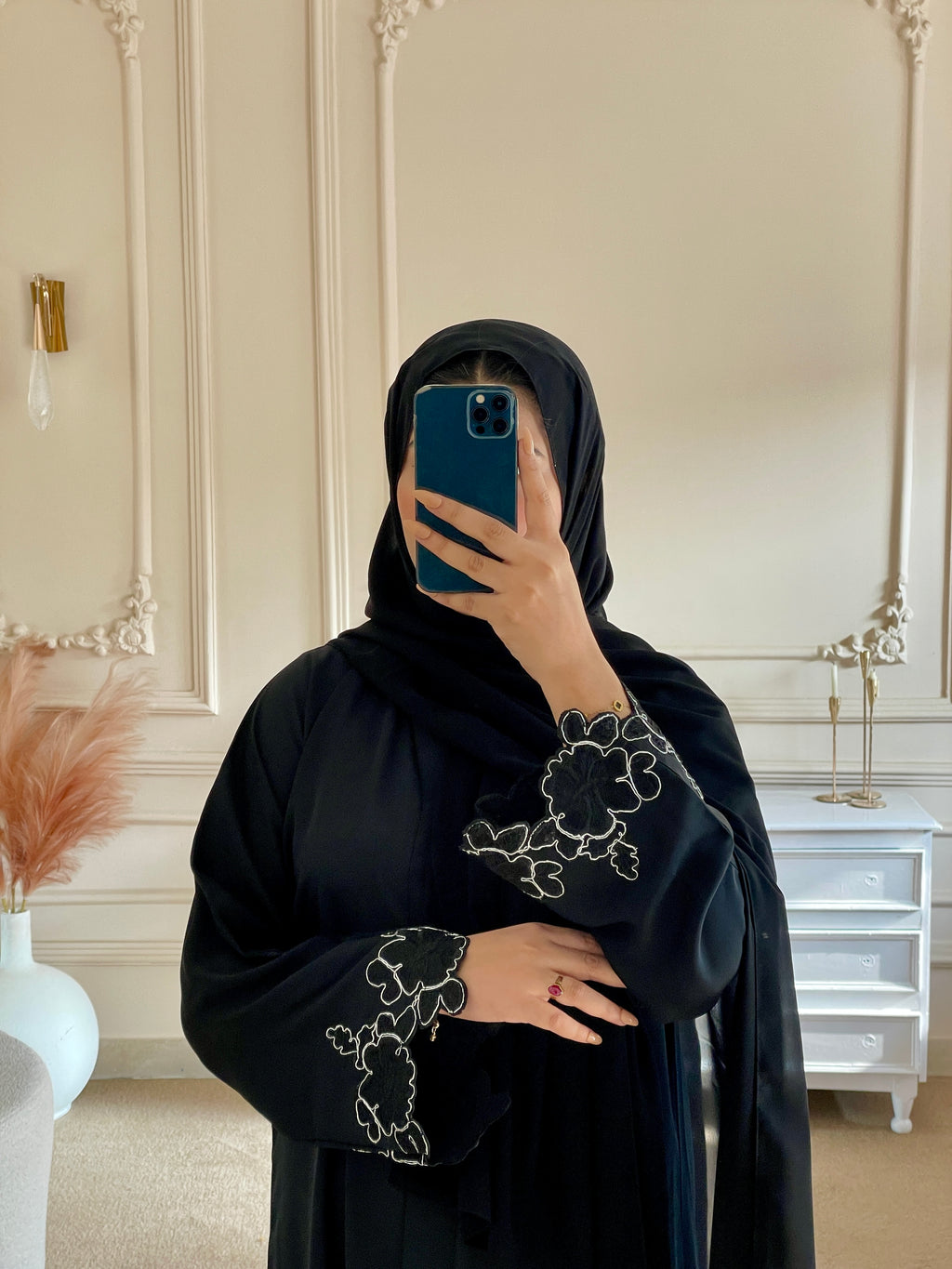 Signature Motif Abaya - Black