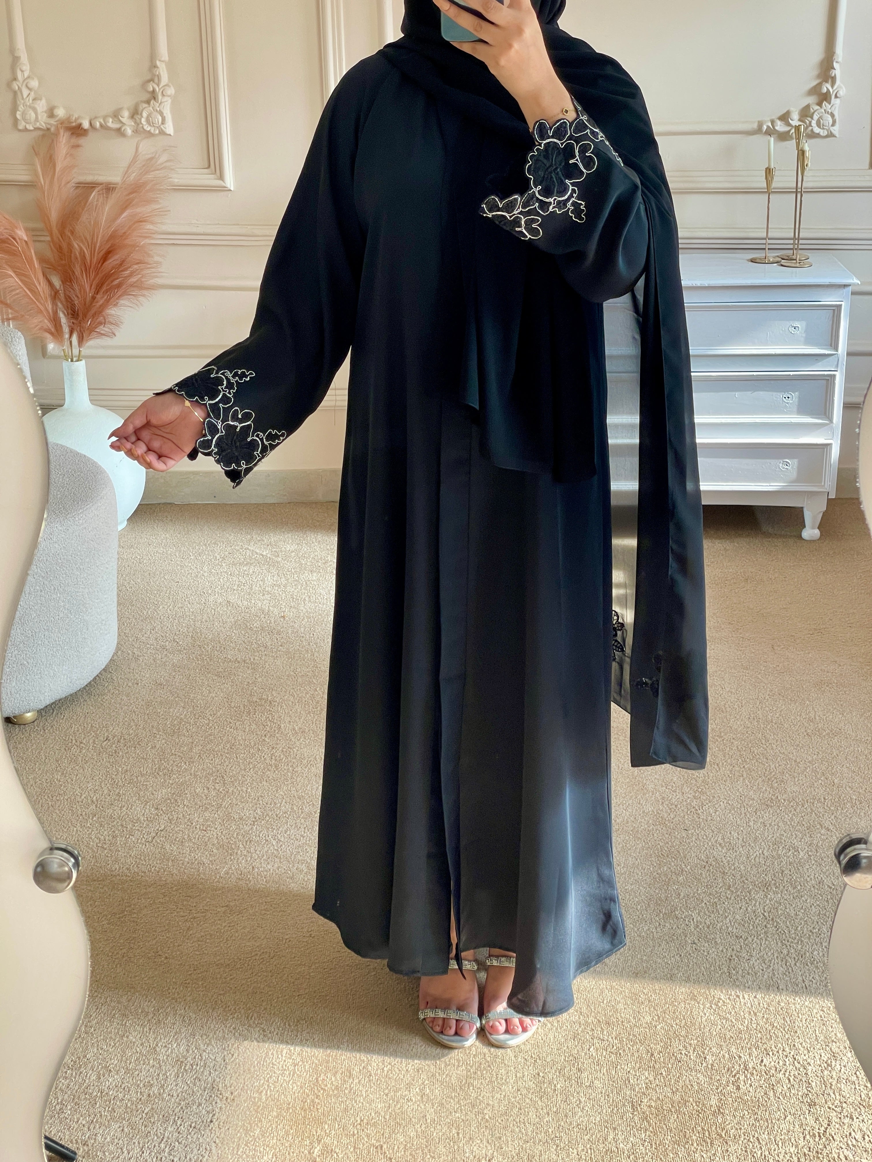 Signature Motif Abaya - Black
