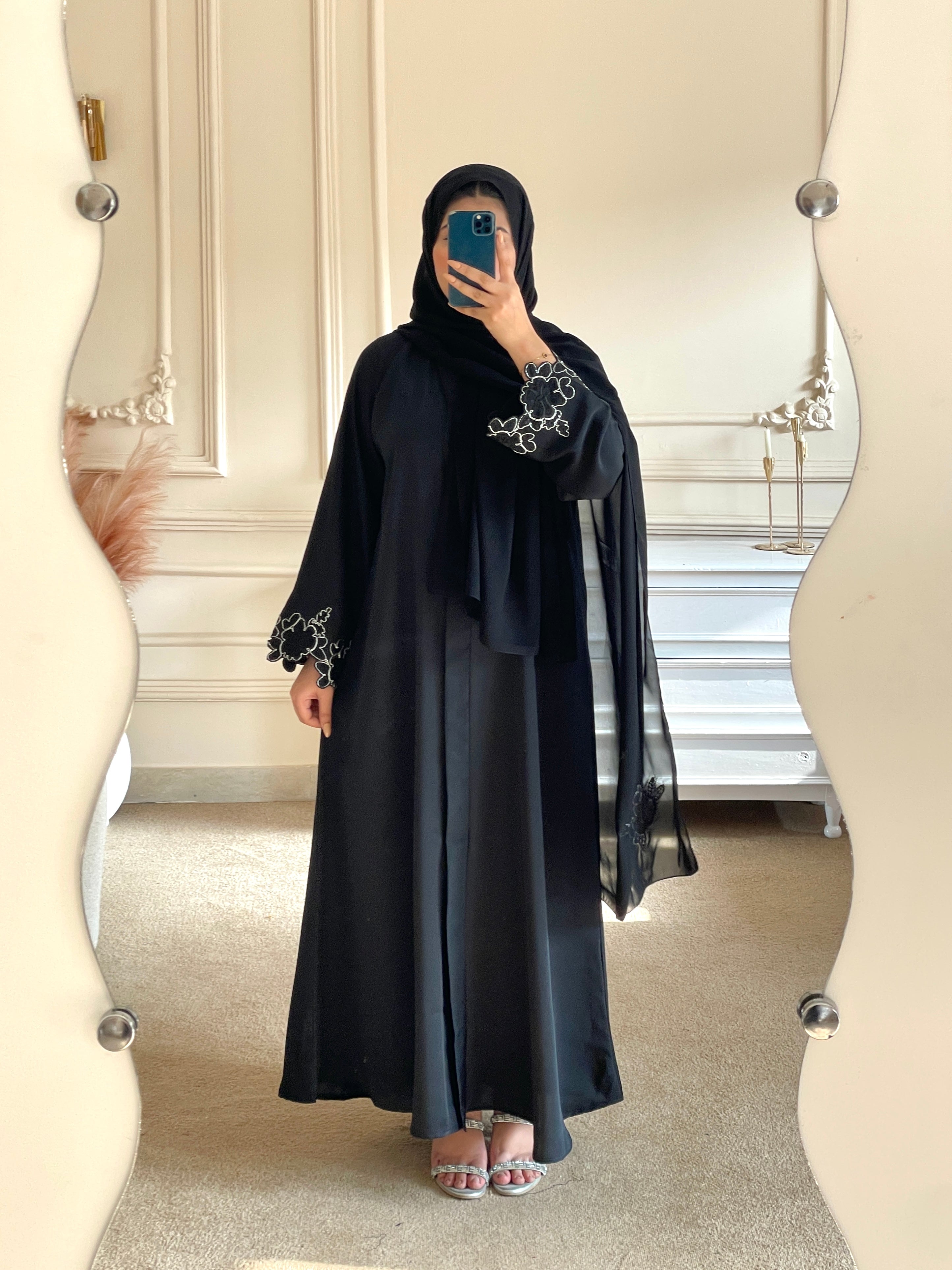 Signature Motif Abaya - Black
