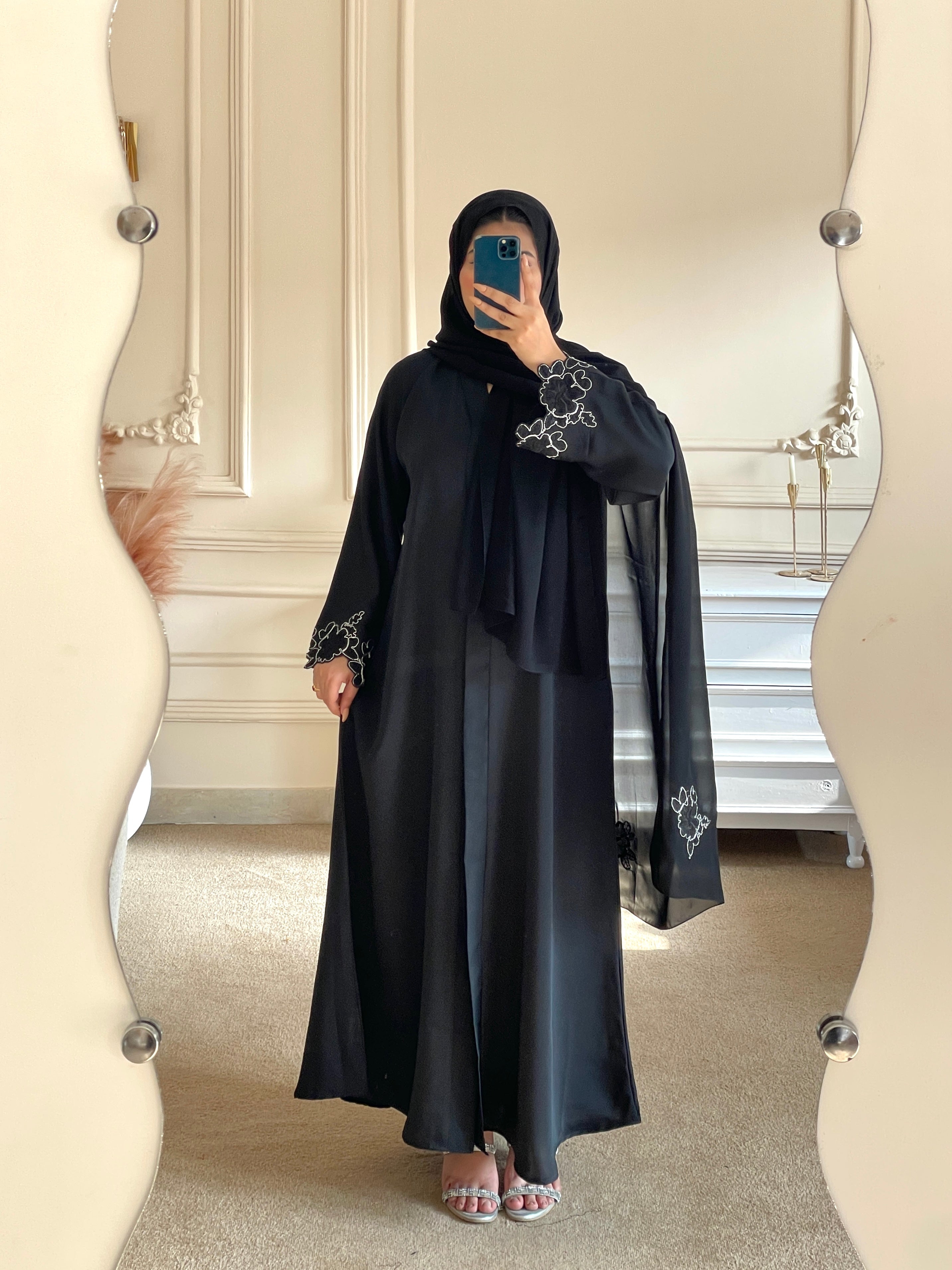Signature Motif Abaya - Black
