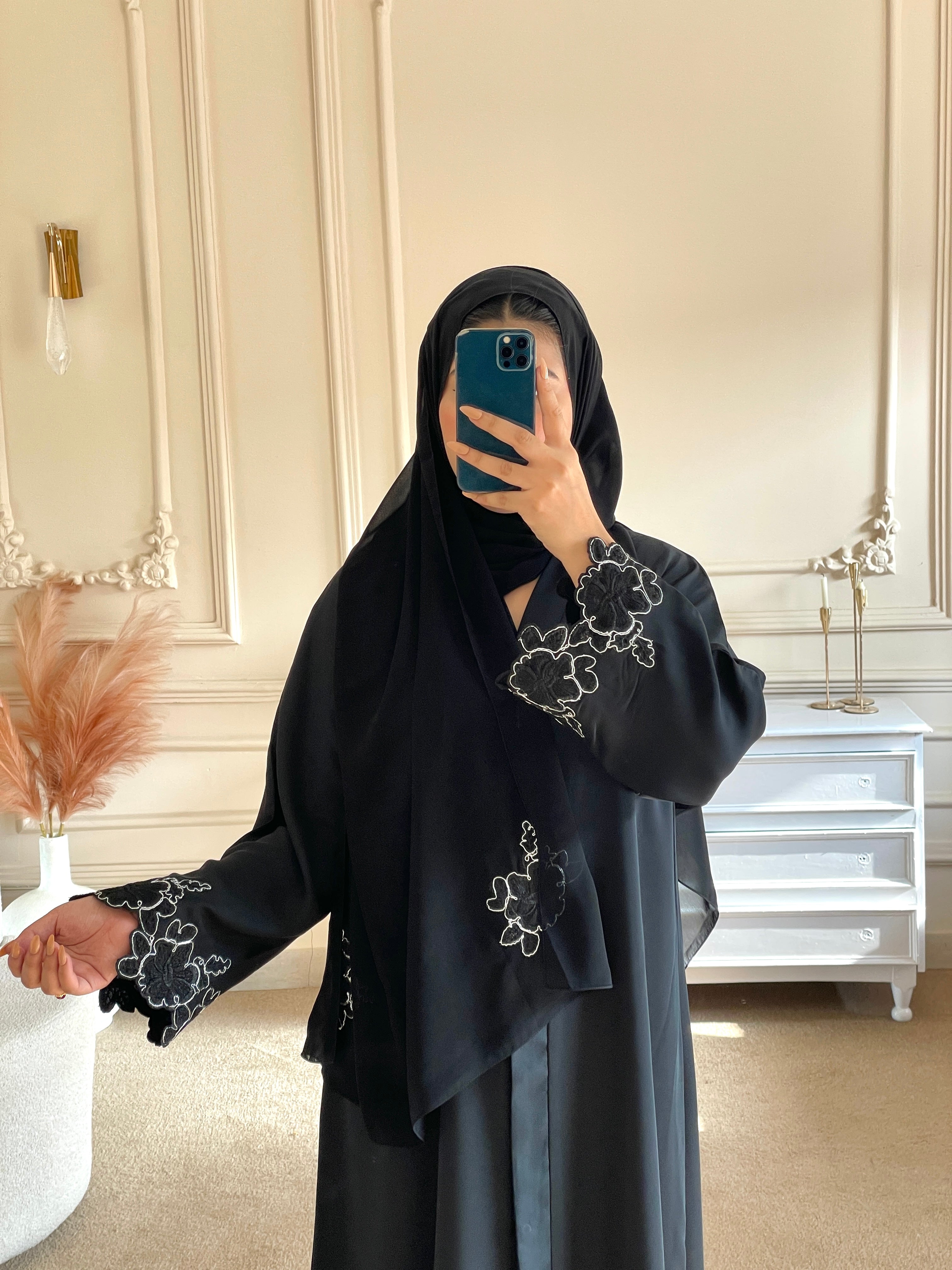Signature Motif Abaya - Black