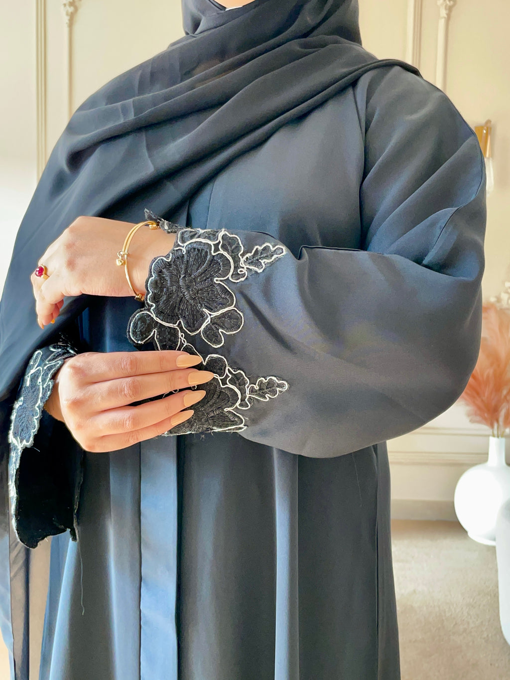 Signature Motif Abaya - Black