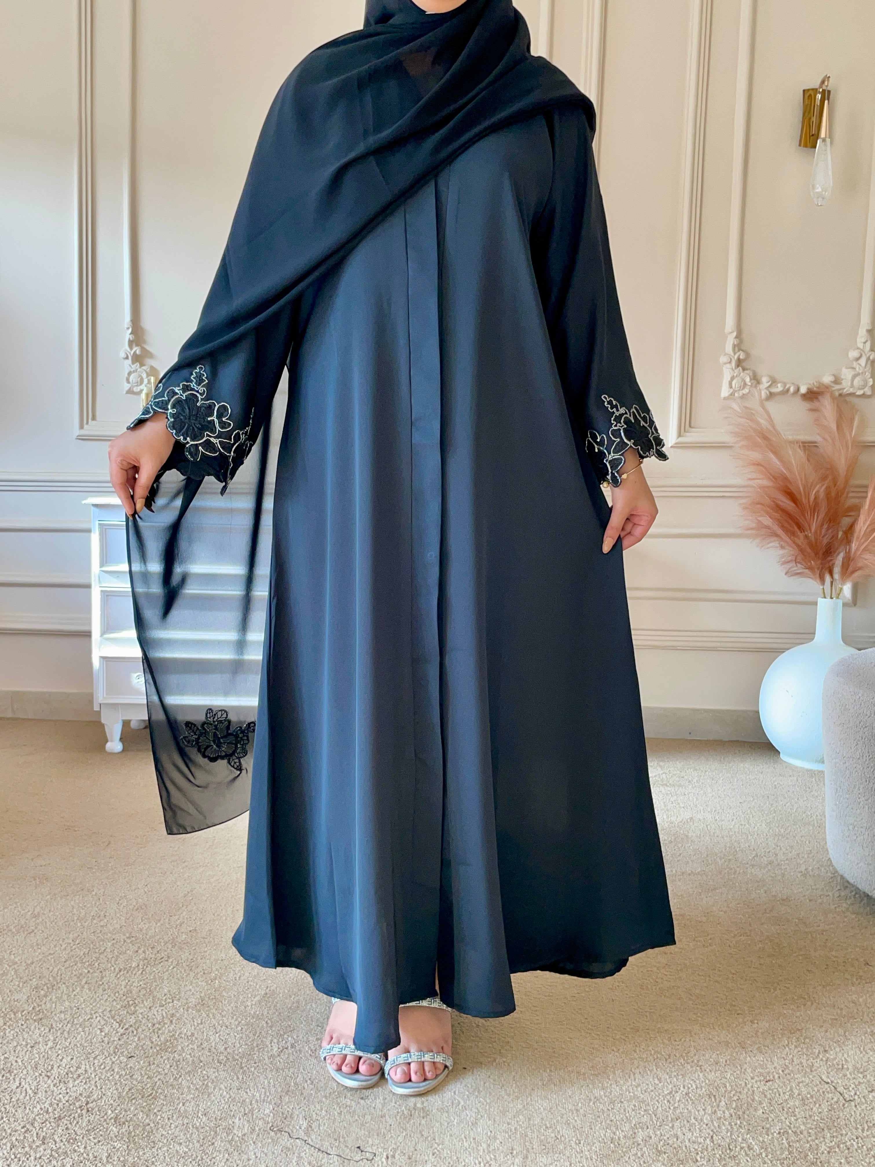 Signature Motif Abaya - Black