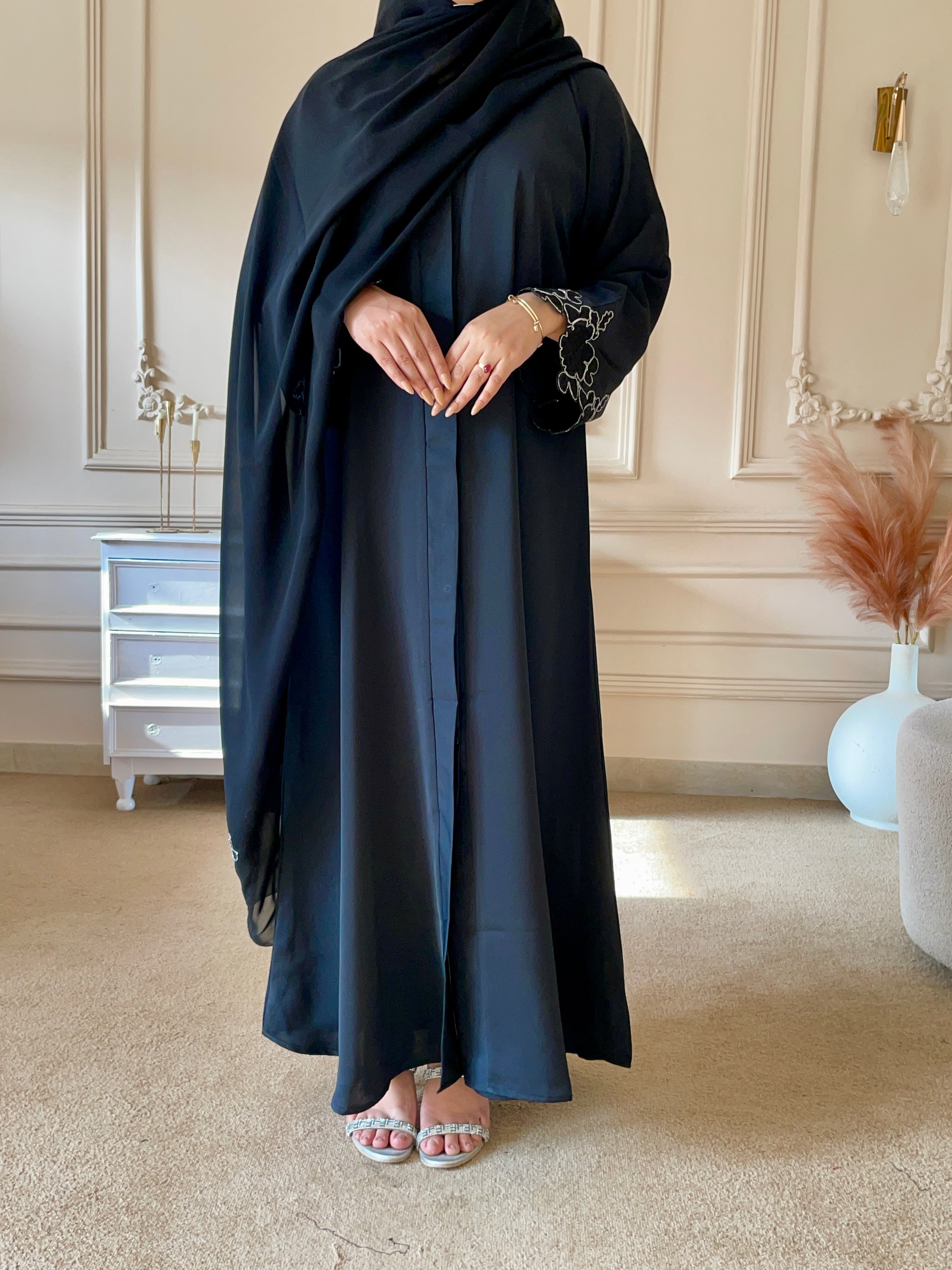 Signature Motif Abaya - Black