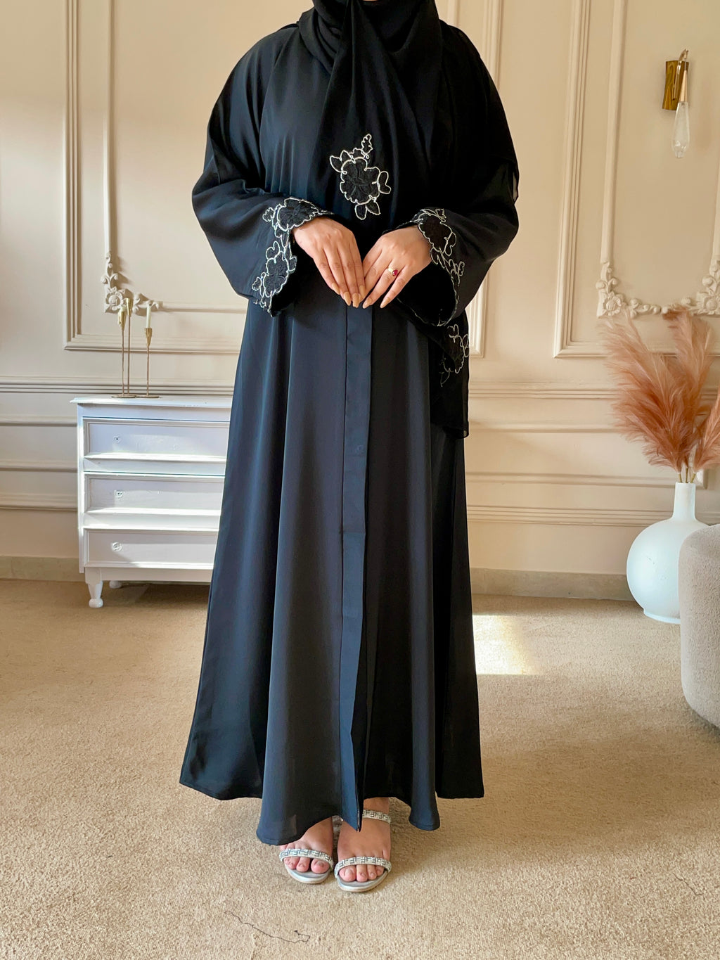 Signature Motif Abaya - Black