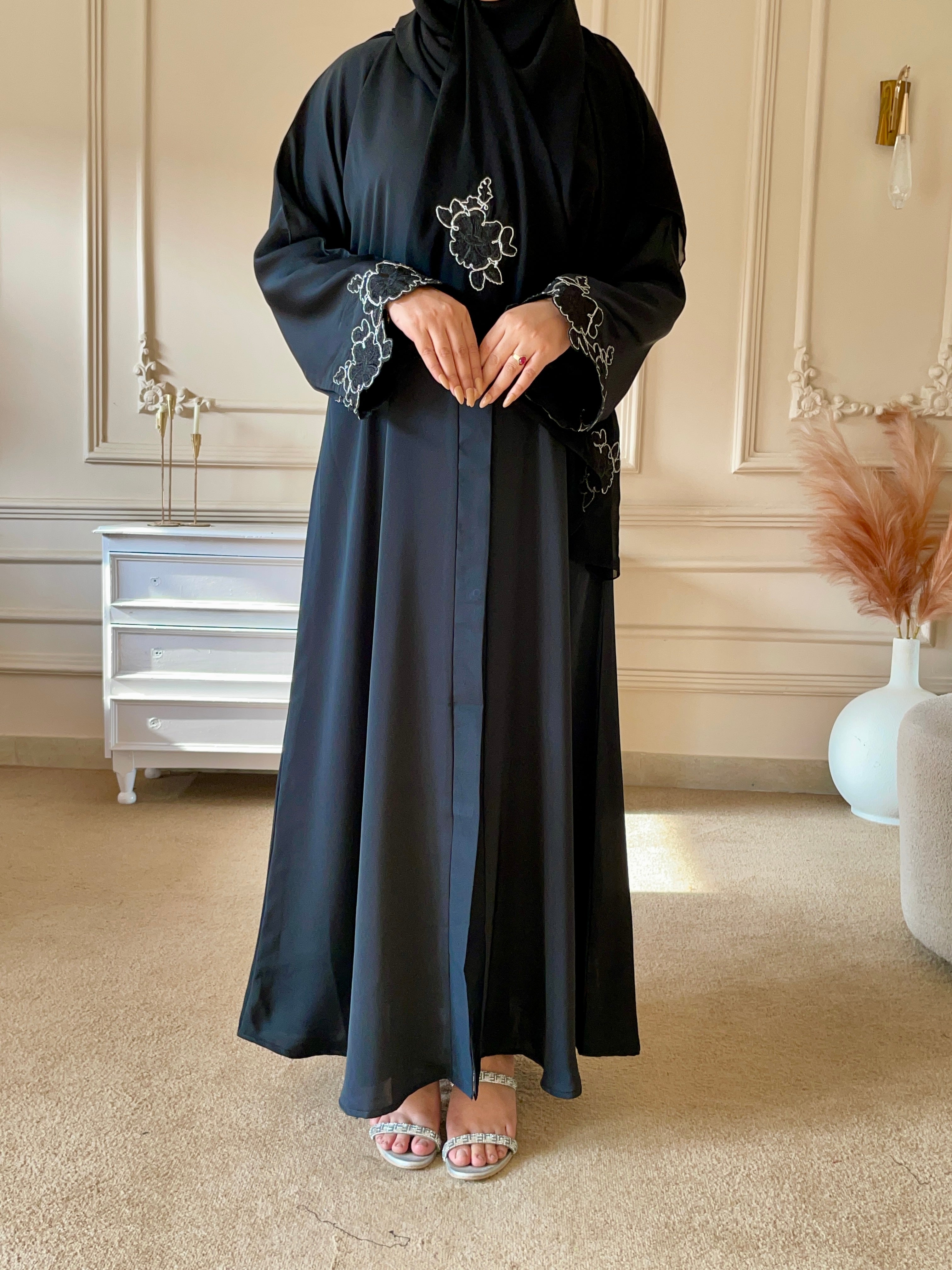 Signature Motif Abaya - Black