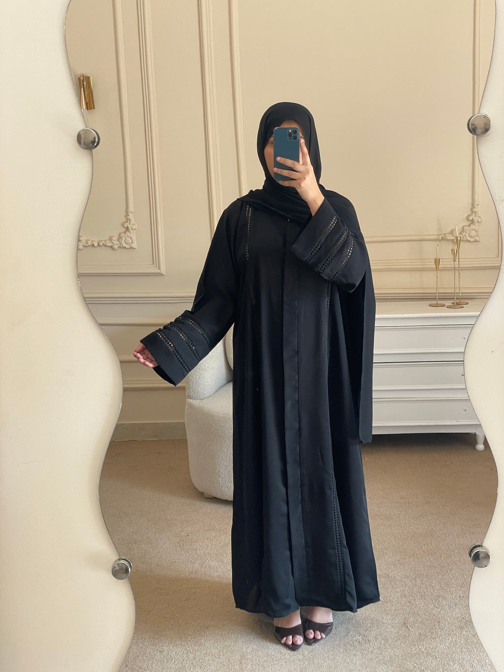 Munazza - Black