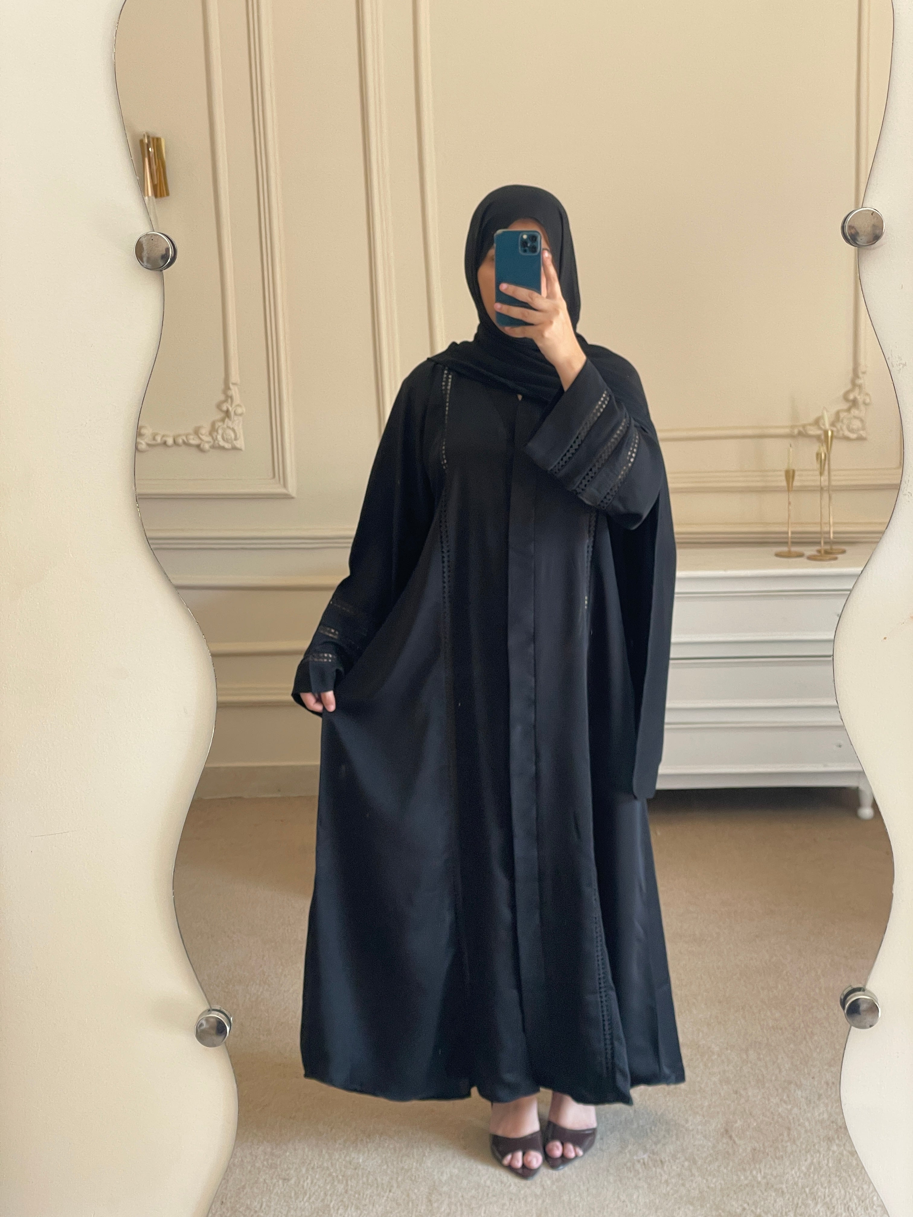Munazza - Black
