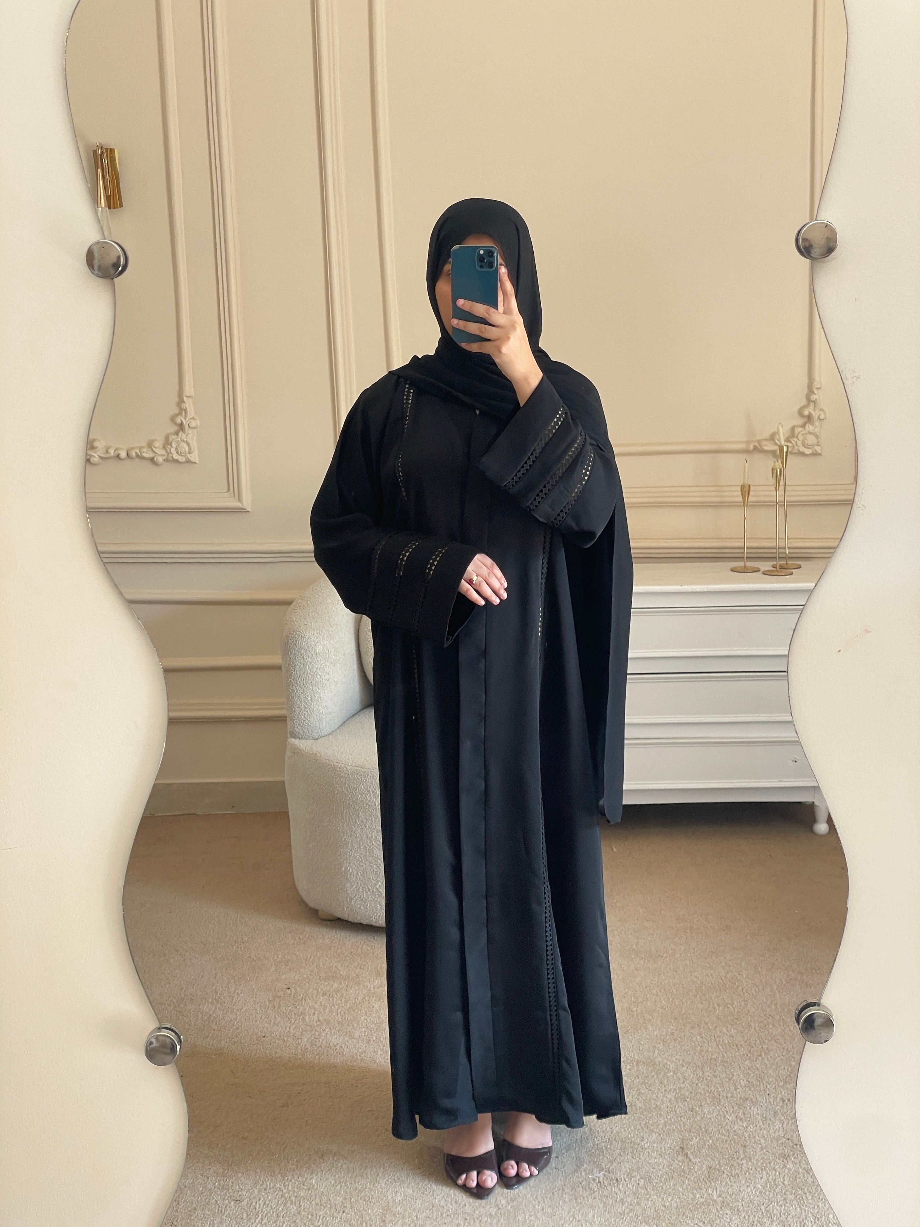 Munazza - Black