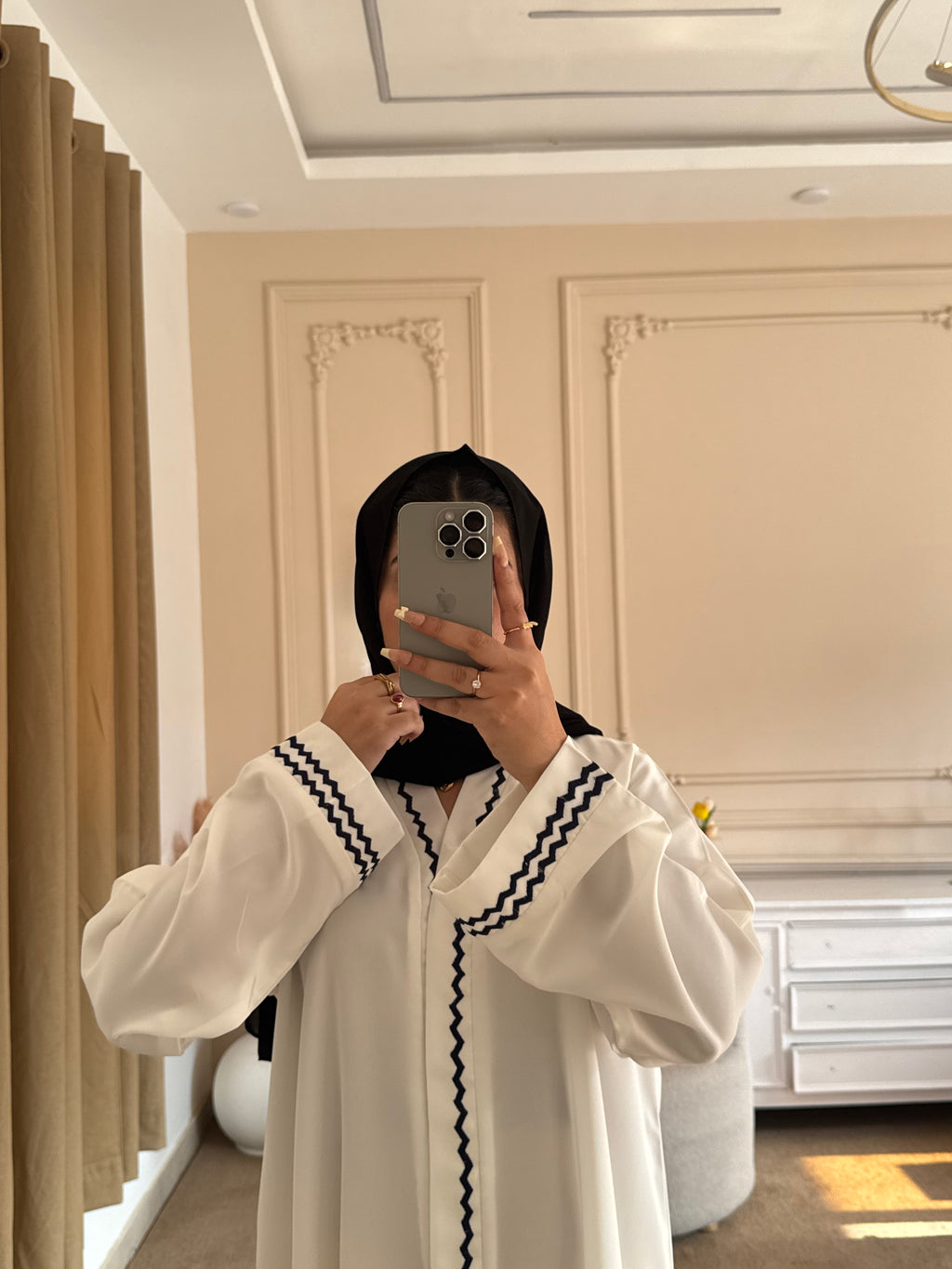 Hoor - White