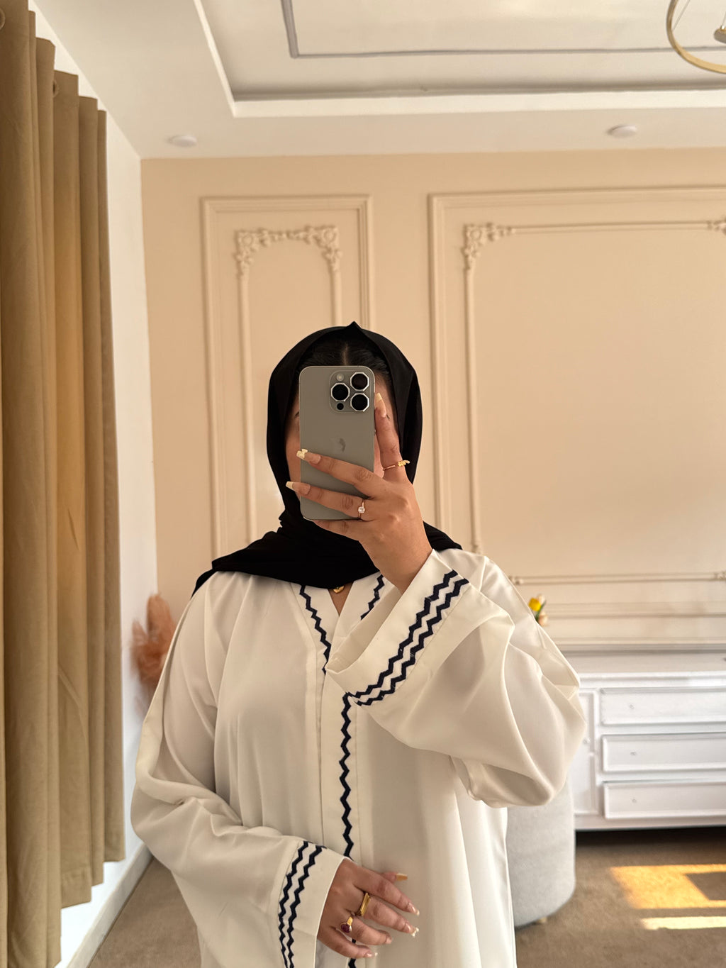 Hoor - White