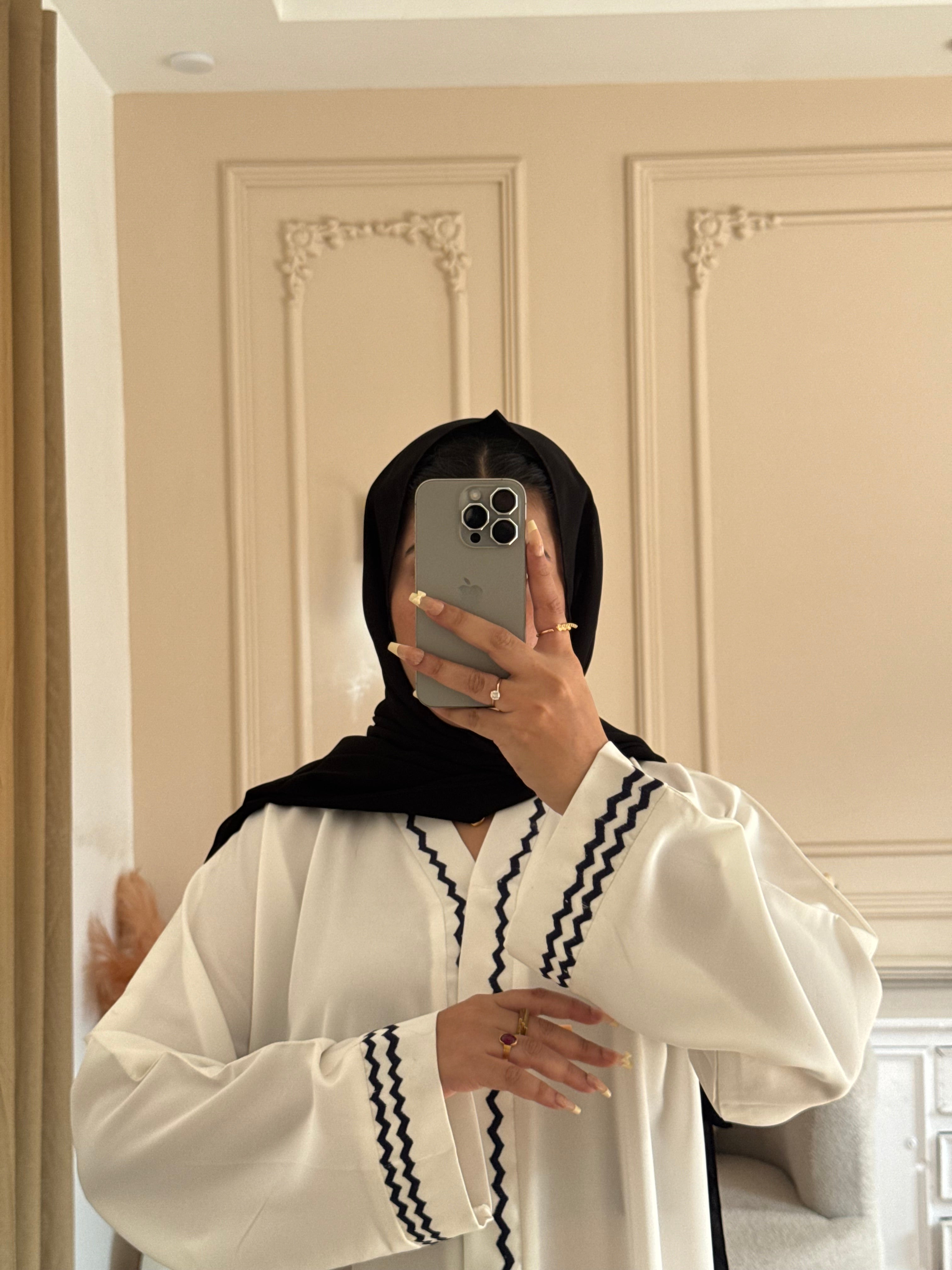 Hoor - White