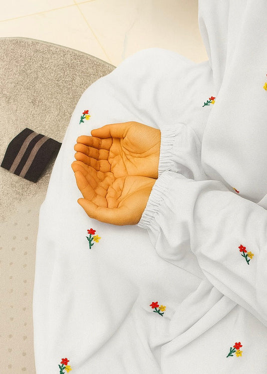 FLORAL EMBROIDERED NAMAZ CHADDAR WITH SLEEVES - WHITE - Amirah.pk