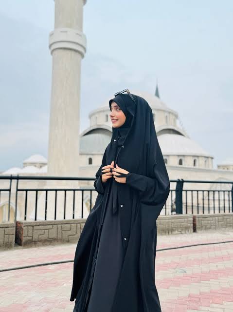 IRANI CHADAR WITH SLEEVES & BUTTON - Amirah.pk